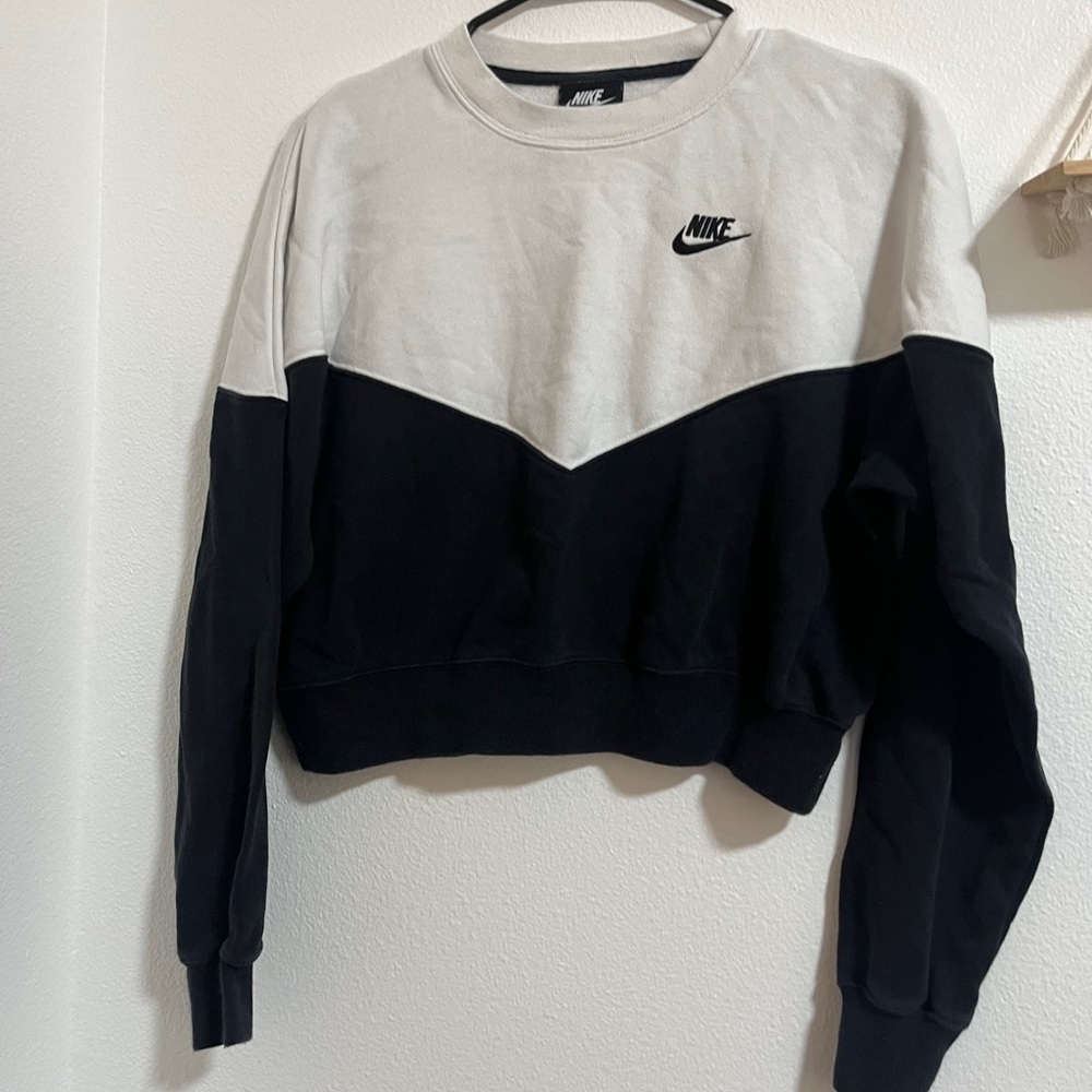 Nike Women's Two-Tone Black and White Hoodie